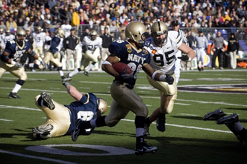 File:US Navy 071201-N-5549O-053 U.S. Navy Midshipman wide receiver Curtis Sharp (86), turns down field after a catch during the first quarter of the Army-Navy football game.jpg