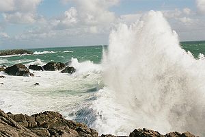 Vague: Représentations mathématiques, Propagation des vagues, Vagues régulières et vagues irrégulières