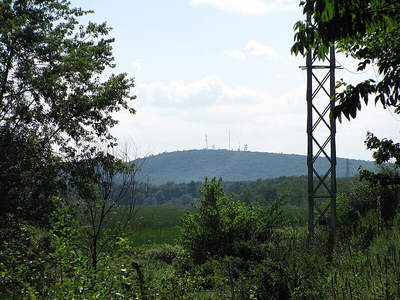 File:View of Nobscot Hill in Framingham from Wayland MA.jpg