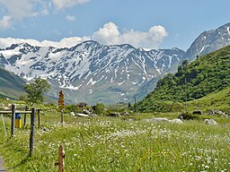 Scalettahorn syns direkt vänster om bildens centrum