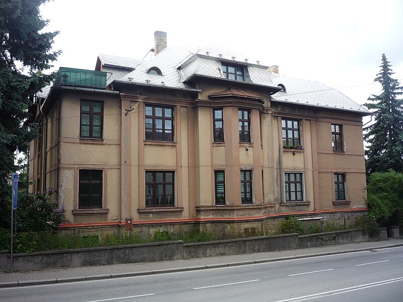 File:Vila č.p. 2407 Masarykova ulice 04.jpg