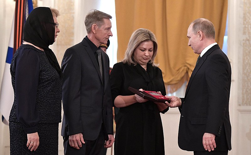 File:Vladimir Putin at award ceremonies (2018-02-23) 05.jpg