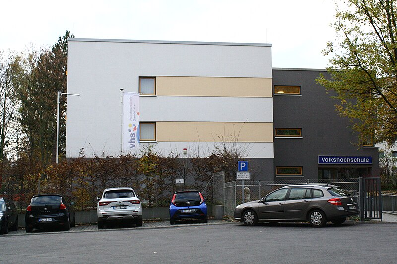 File:Volkshochschule Dresden-Gorbitz 2020.jpg