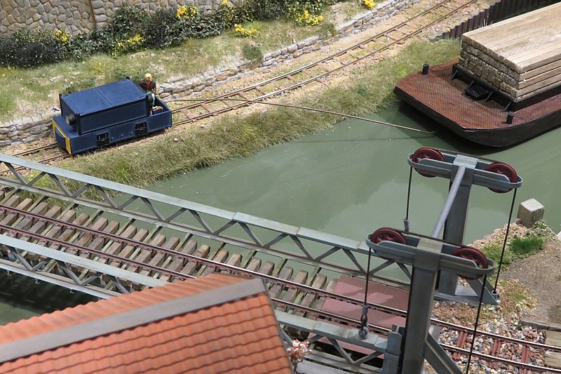 File:Walferdange 2013 Canal de Remainoul à Tourent.jpg