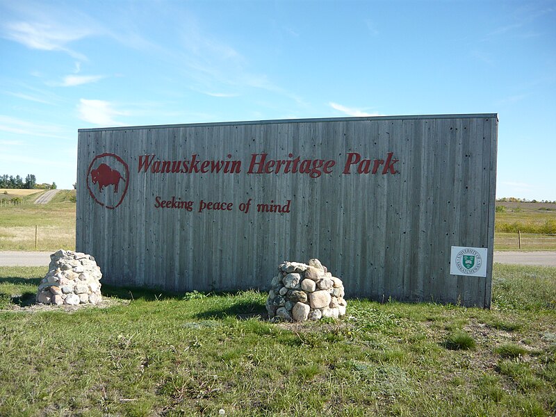 File:Wanuskewin Heritage Park Entrance.jpg