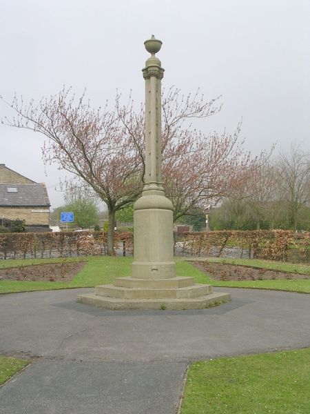 File:War Memorial - Village Street - geograph.org.uk - 1254924.jpg