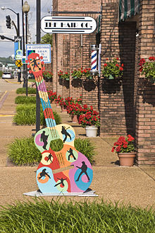 West Main Street, Tupelo, Mississippi (May 2013).jpg