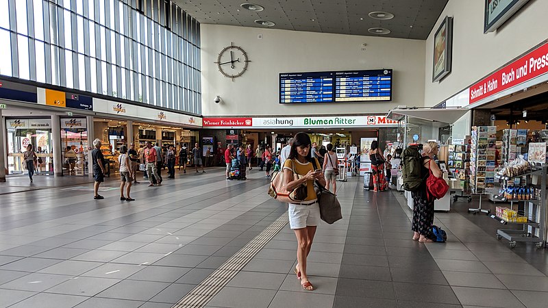 File:Wuerzburg Hauptbahnhof.jpg