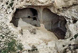 Jabroudian culture was named after Yabroud, where Iskafta cave was found in Syria YABROUD Necropoli - GAR - 6-09.jpg