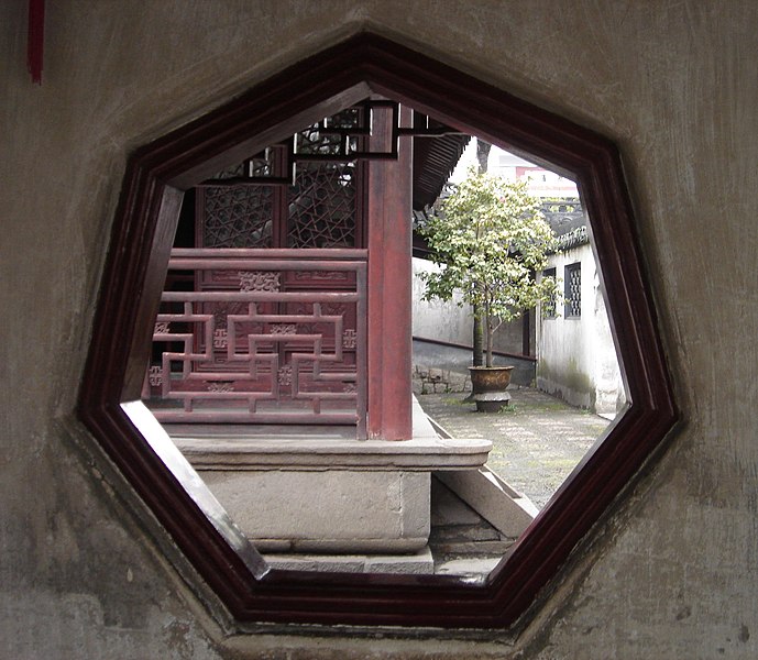 File:Yuyuan ventana heptagonal.JPG