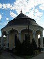 Kostel v Zemianskom Podhradie (pohled od jihozápadu).