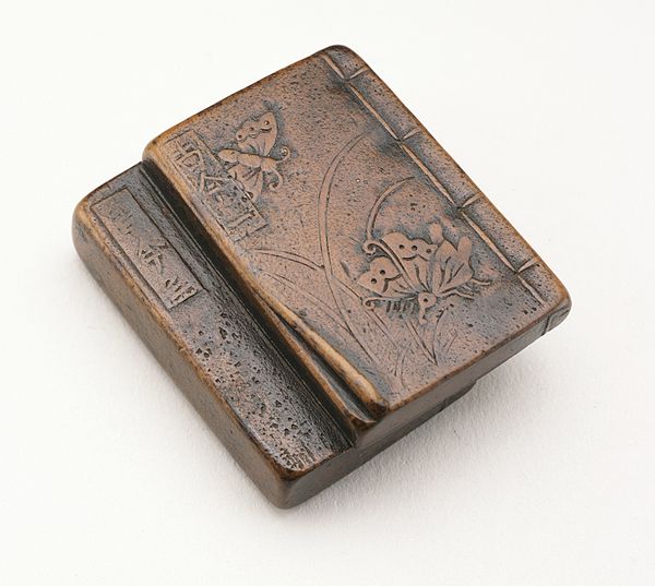 Edition of the Kokin Wakashū anthology of classic Japanese poetry with wood-carved cover, 18th century