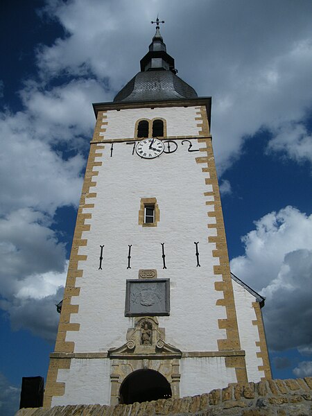 File:Église Saint-Martin à Chassepierre, vue de face.jpg