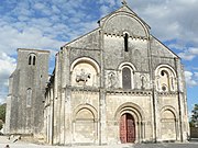 La chiesa con il suo campanile