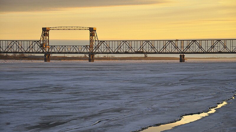 File:Архангельск, Cеверодвинский мост, Северная Двина, вид на Замерзшую реку, 2012 год.jpg