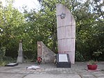 Братська могила радянських воїнів та пам'ятний знак воїнам-землякам. Поховано 3 воїна, 1944 р., jpg.jpg