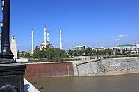 Мечеть Сердце Чечни и река Сунжа.JPG