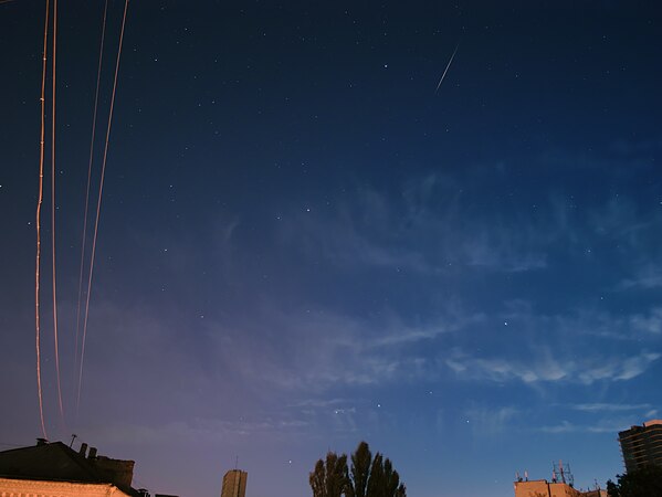 A perseids meteor in Kyiv on Aug 13, 2023. Photo by Alexey laa