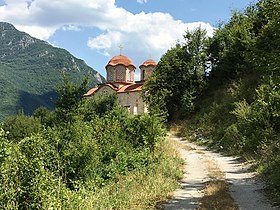 Патот кој води кон црквата