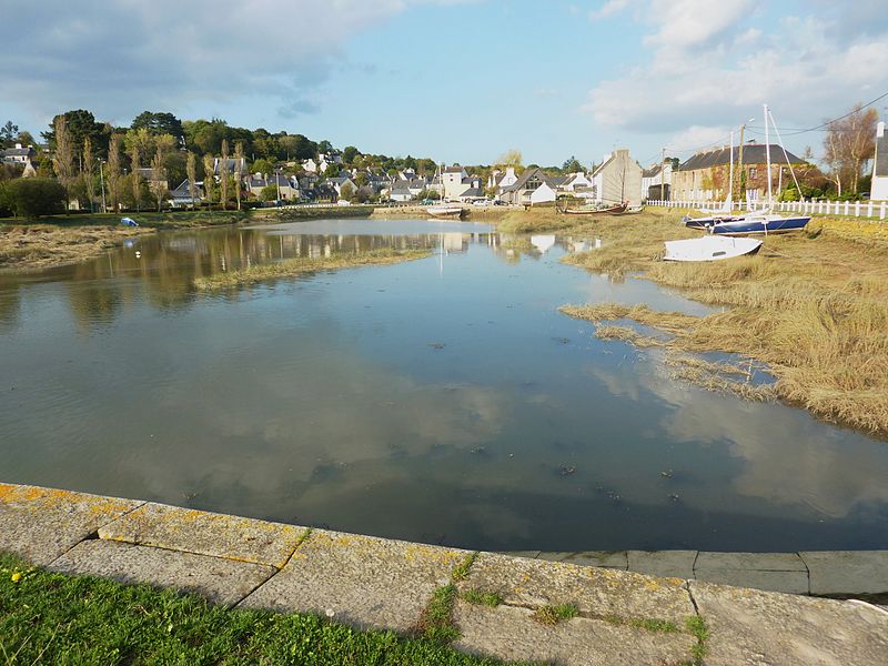 File:008 Daoulas et son port à mi-marée.jpg