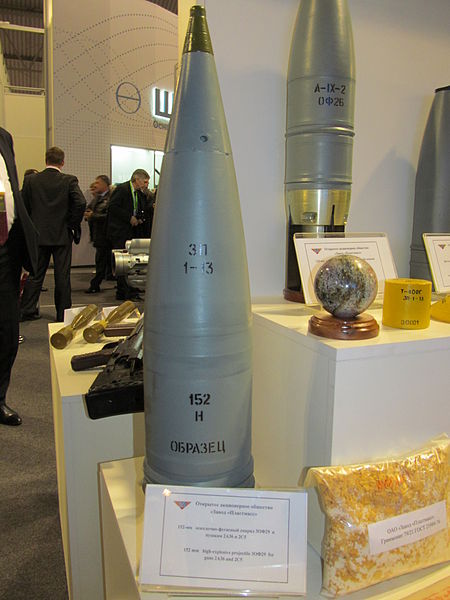 File:152 mm 3OF29 high explosive round.JPG