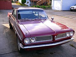 Un coupé Pontiac LeMans 1963