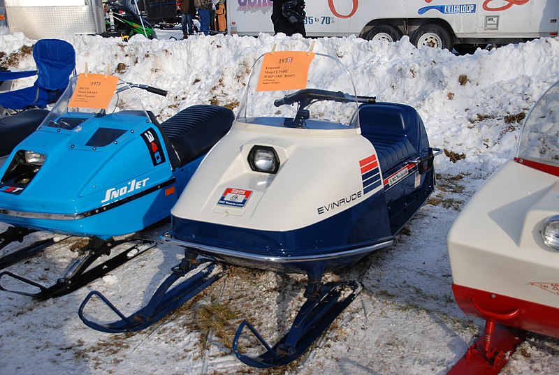 File:1973 Evinrude Snowmobile at Tip-Up Town, Houghton Lake, MI 1-21-2012 (6743861571).jpg