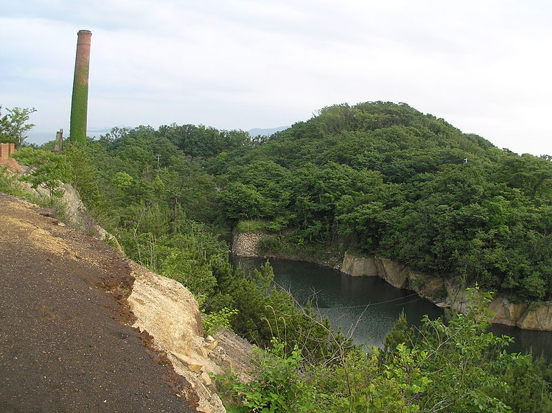 File:2004-05-22 Inujima,犬島 169.jpg