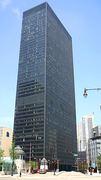 File:2004-09-02 1580x2800 chicago IBM building.jpg