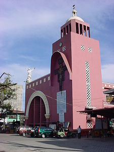 2010.08.25 Cathédrale Saint-Michel i Quezon Avenue.JPG