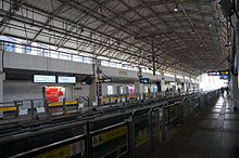 Jinshajiang Road station platform (March 2017)