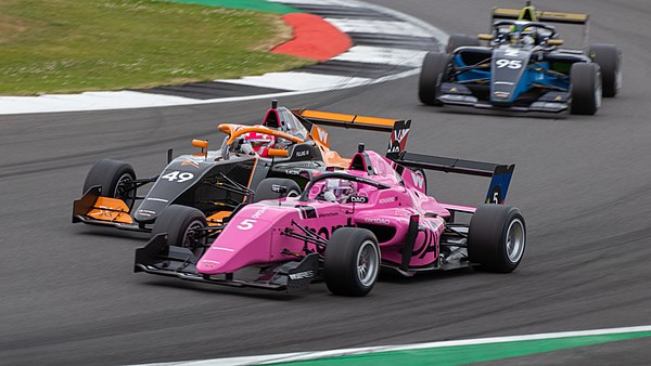 Fabienne Wohlwend leads Abbi Pulling and Beitske Visser at the 2022 W Series Silverstone round.