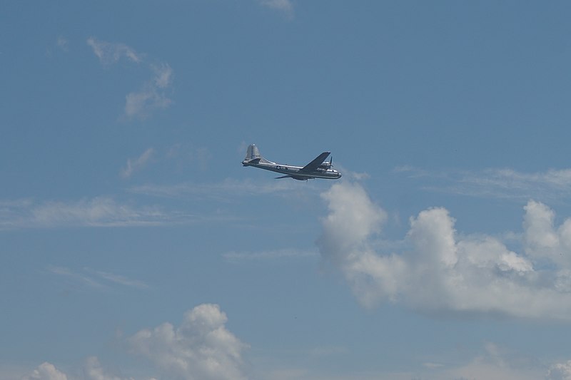 File:2022 Milwaukee Air & Water Show 089 (Boeing B-29 Superfortress "Doc").jpg