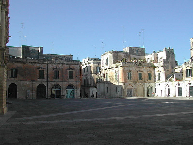 File:2048x1056 Piazza Duomo Lecce.JPG