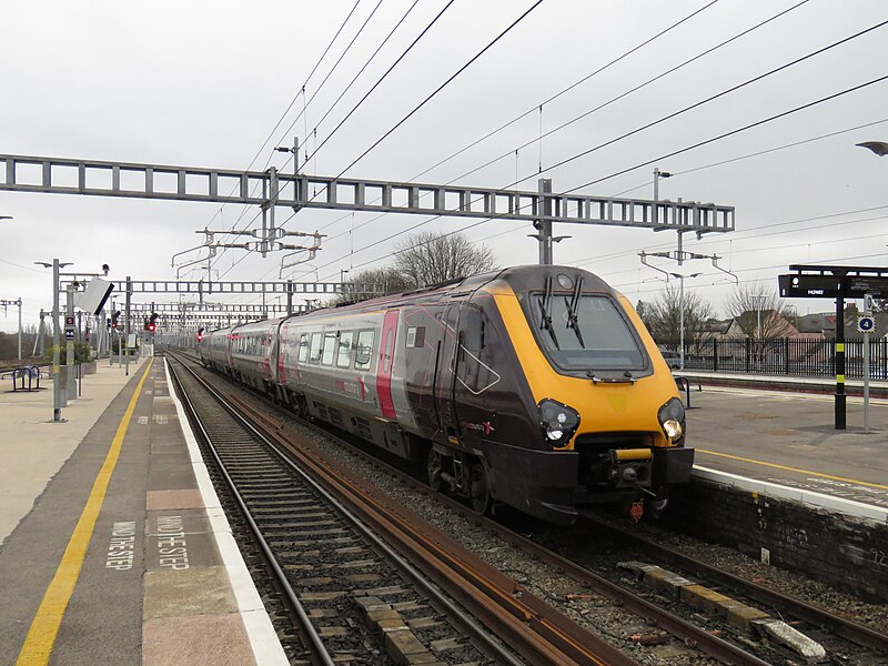 File:220007 passes Didcot Parkway 11th March 2018.jpg