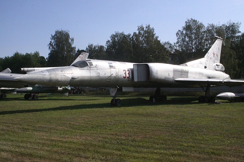 File:33 Red Tupolev Tu.22M0 Russian Air Force (7985649336).jpg