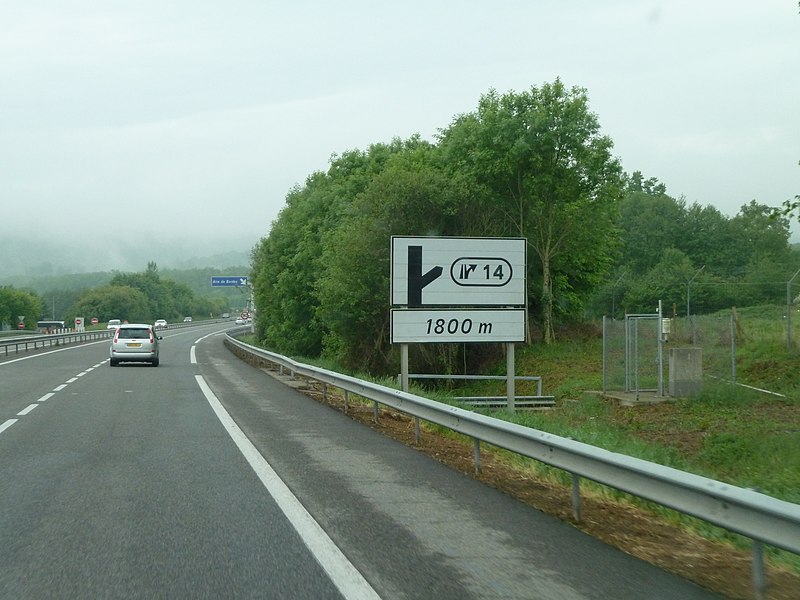 File:A64.E80 FRA vue6 station météo.JPG