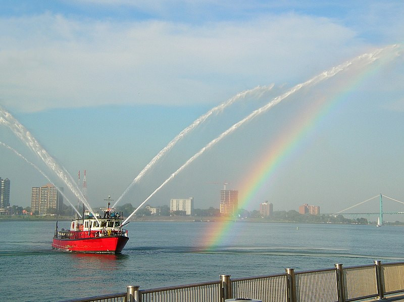 File:A Detroit fireboat -a.jpg