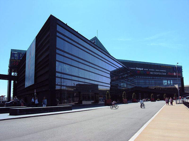 File:A Laxe, centro comercial en Vigo.jpg