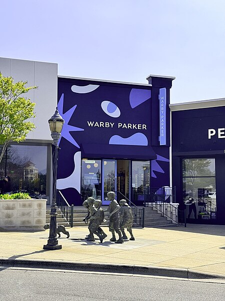 File:A Warby Parker glasses retail store at The Summit shopping mall in Birmingham, Alabama 02.jpg