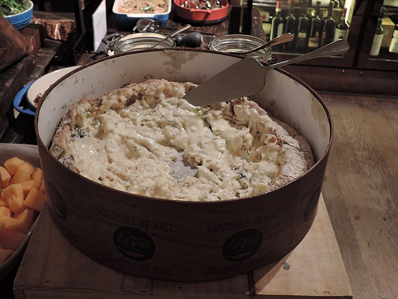 File:A big blue cheese.jpg