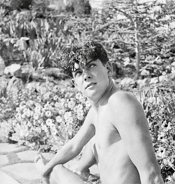 Actor David Rollins sits unclothed in a 1927 photo taken by Murnau.