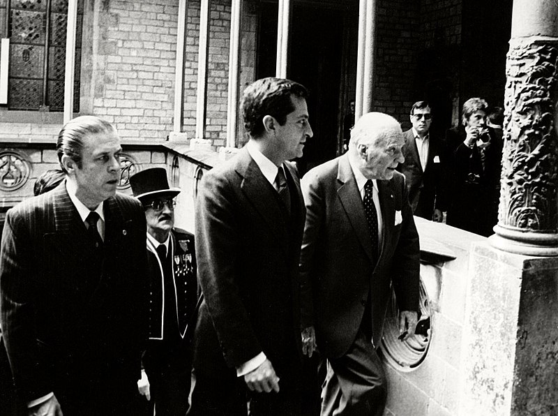 File:Adolfo Suárez y el presidente de la Generalitat de Cataluña a su llegada al Palacio de la Generalitat, en Barcelona.jpg