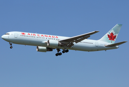 Tập tin:Air Canada Boeing 767-300ER C-FPCA GRU 2012-4-8.png