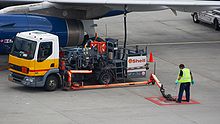 A British Airways aircraft being refueled Airbus A321-231 - British Airways - G-EUXH - EHAM (5).jpg