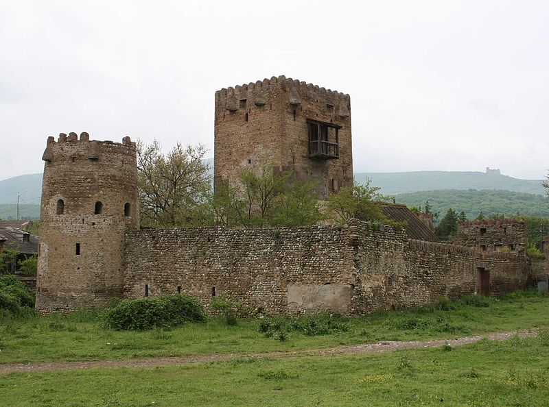 File:Amilakhvari castle in Kvemo-Chala. Skhvilo castle in the background (Photo A. Muhranoff, 2011).jpg