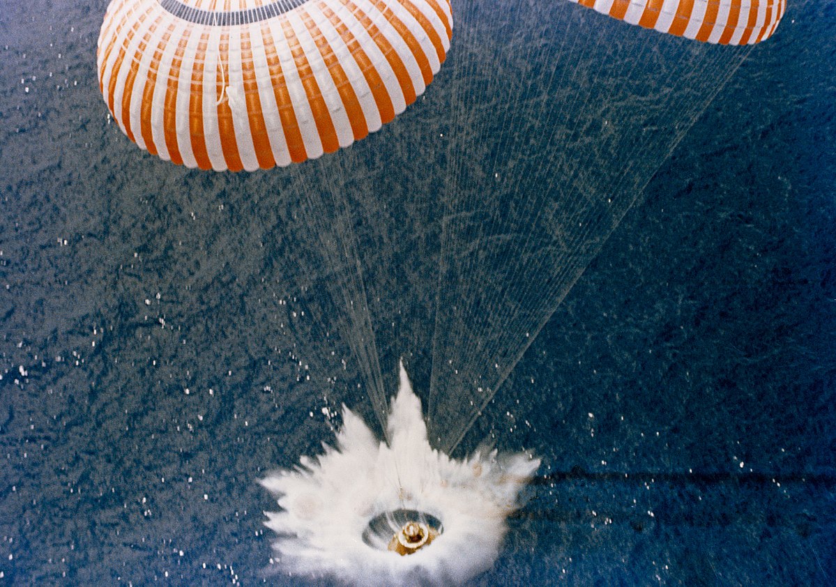 apollo 11 capsule splashdown