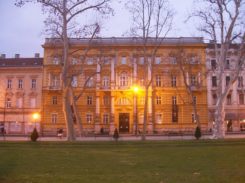 File:Arheološki muzej Zagreb.jpg