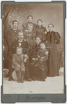 A large size Norwegian nuclear family in 1890 Arnt og Ane Martha Solem med familie (14285279567).jpg