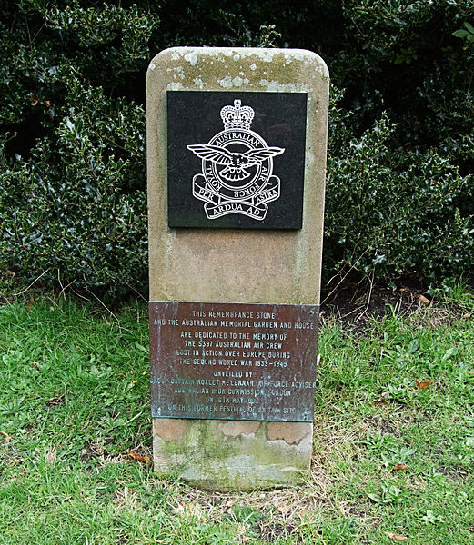 File:Australian WW2 Air Crew Memorial, Battersea Park - London..jpg